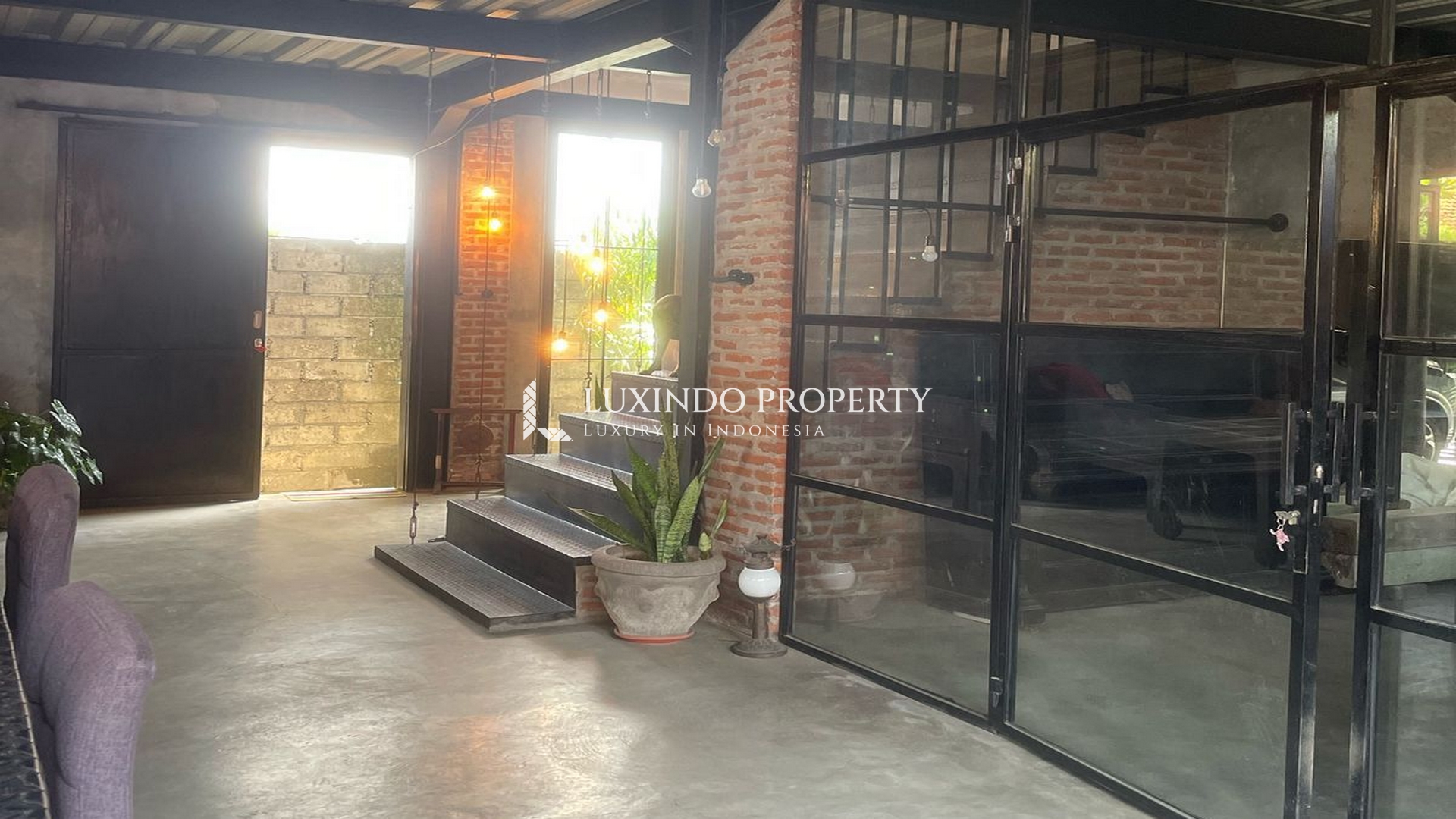 KEROBOKAN – MODERN LOFT-STYLE VILLA FOR RENT (RV429)